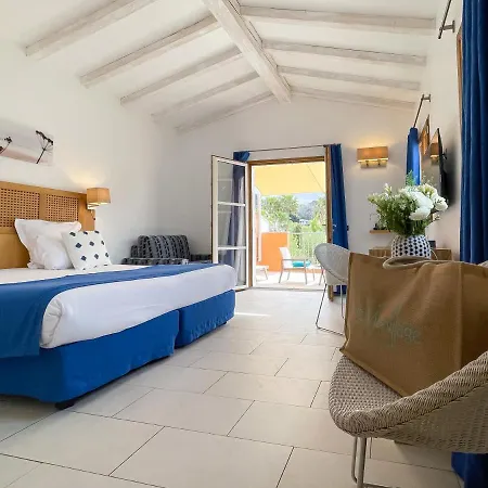 Otel Le Mouillage 4*